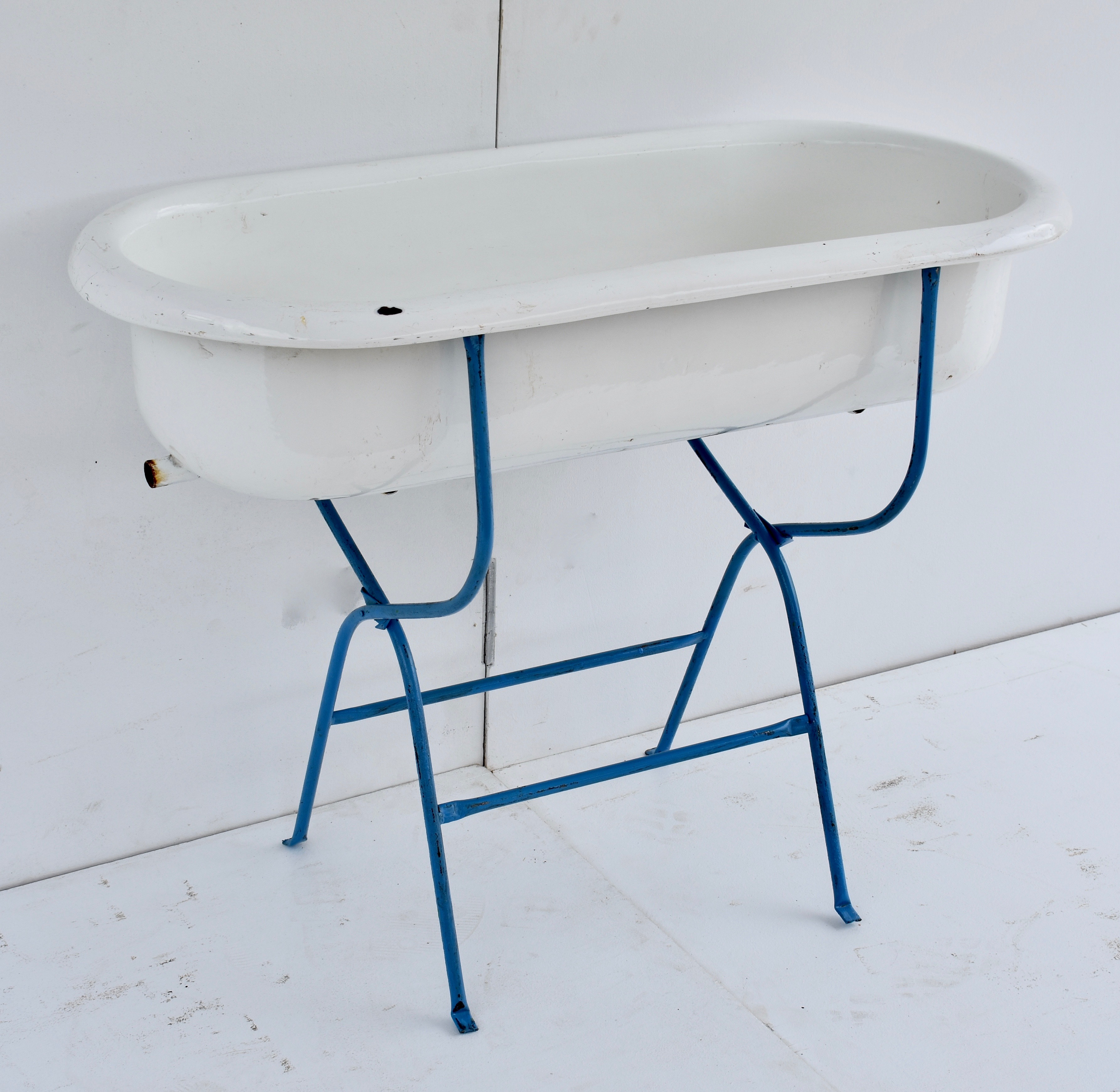 Vintage baby deals bathtub with stand